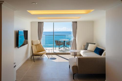 【Dinner Time 19:30~20:00】Deluxe Balcony Suite with French dinner