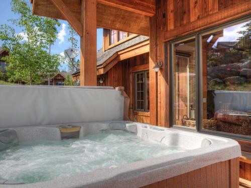 Alpine Meadows Chalet 5 Silver Star in Big Sky, USA