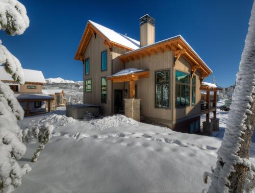 Homestead Chalet 10 Claim Jumper in Big Sky, USA