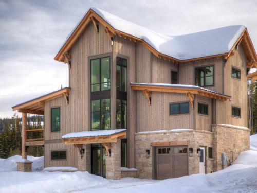 Homestead Chalet 16 Claim Jumper in Big Sky, USA