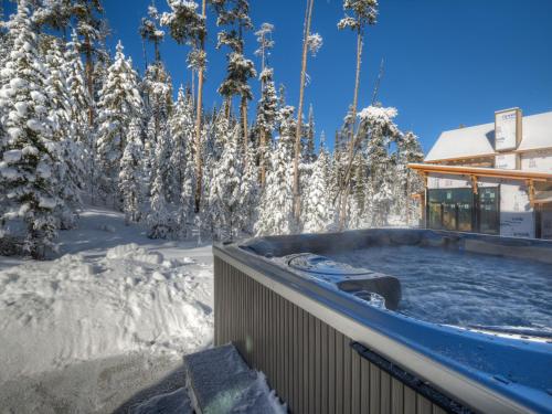 Homestead Chalet 10 Claim Jumper in Big Sky, USA