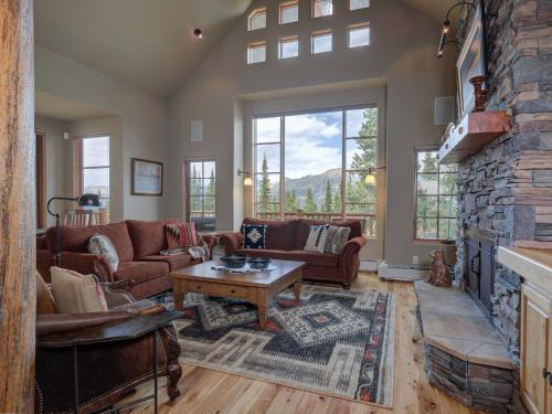 Moonlight Mountain Home 4 Mountain Home in Big Sky, USA