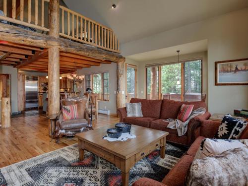 Moonlight Mountain Home 4 Mountain Home in Big Sky, USA