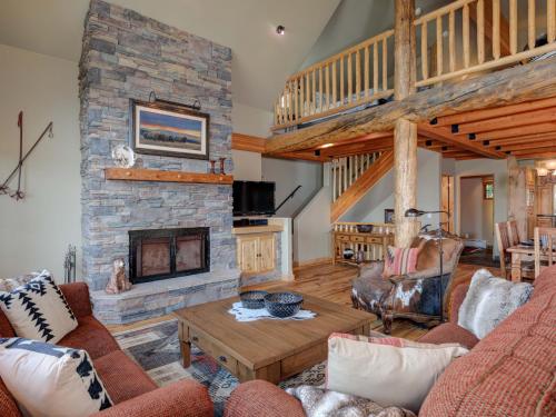 Moonlight Mountain Home 4 Mountain Home in Big Sky, USA