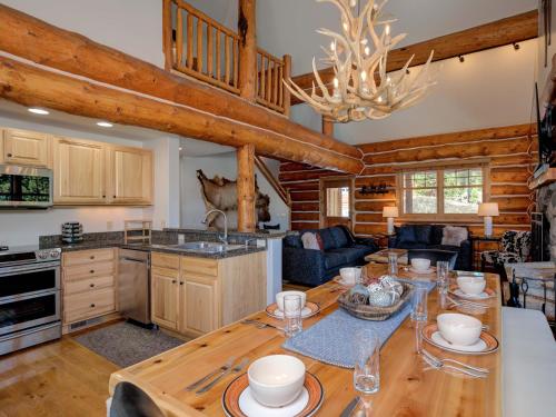 Powder Ridge Cabin Little Shadow 7 in Big Sky, USA