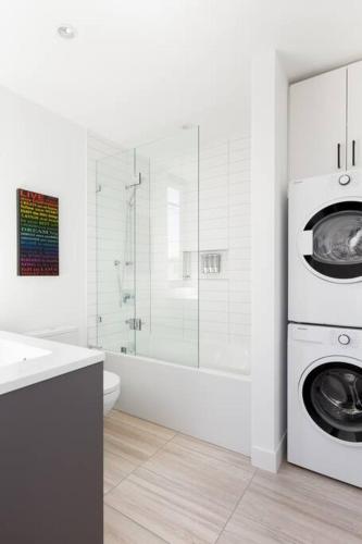 Designer 2 Bdr Garden Suite - Arbutus, Kits & UBC in Vancouver, Canada