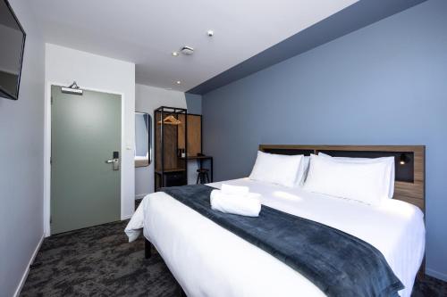YHA Rotorua Room Type - King Room Ensuite