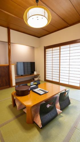 room detail thumbnail 1