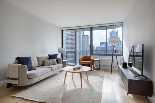 Midtown 2br w gym wd nr Times Square NYC-1348 in New York, USA