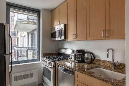 Midtown 1br w doorman wd nr Times Square NYC-1351, New York (Foto 10)