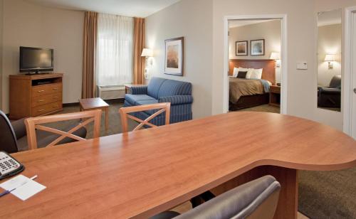 Candlewood Suites Kansas City Northeast