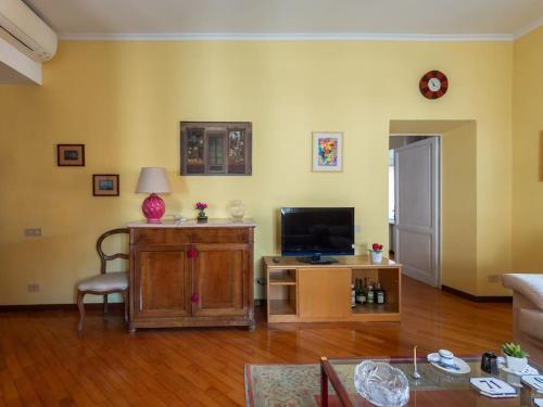 Porta Pia Elegant Two Bedroom, Rome (photo 8)