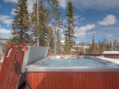 Powder Ridge Cabin Manitou 5 in Big Sky, USA