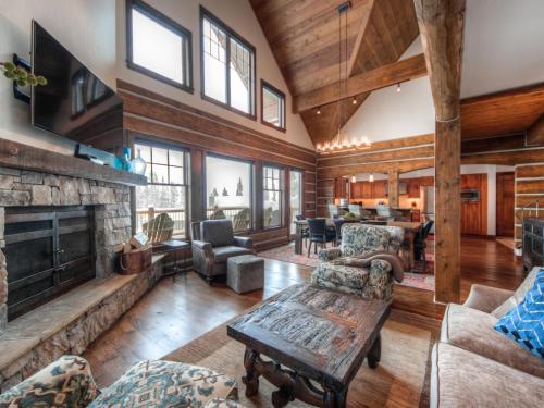 Powder Ridge Cabin Manitou 5 in Big Sky, USA