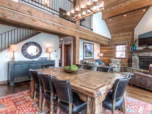 Powder Ridge Cabin Manitou 5 in Big Sky, USA