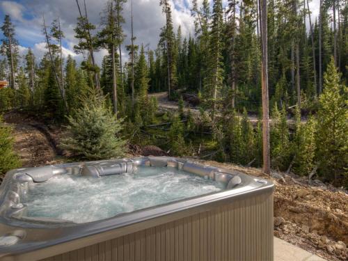 Homestead Chalet 12 Claim Jumper in Big Sky, USA