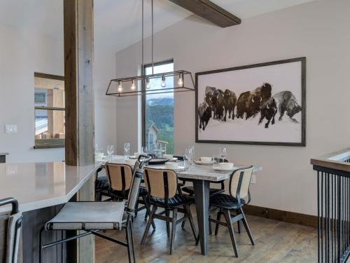 Homestead Chalet 12 Claim Jumper in Big Sky, USA