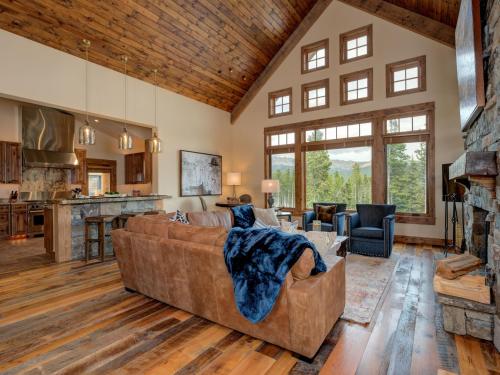 Cowboy Heaven Luxury Suite 3C in Big Sky, USA