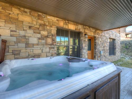 Powder Ridge Cabin Oglala 2B in Big Sky, USA