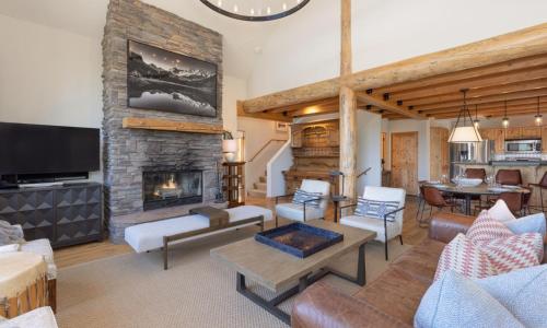 Moonlight Mountain Home 7 Bull Dogger in Big Sky, USA