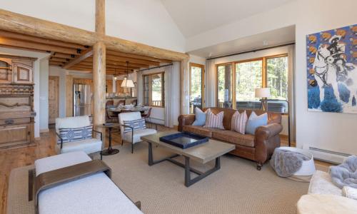 Moonlight Mountain Home 7 Bull Dogger in Big Sky, USA