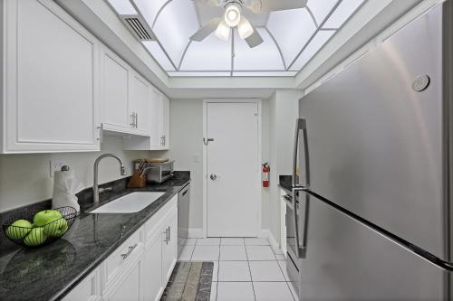 Sunset House 507 North - image 11