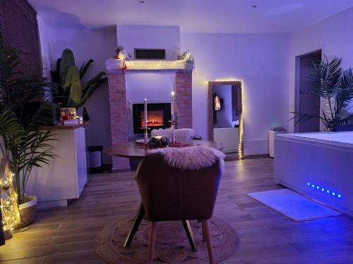 Levasion romantique loft jacuzzi et jardin privatif à 20 minutes de Paris et 10 minutes Stade de France Wifi Netflix