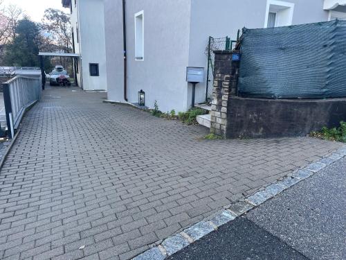Camera Enaj in Cadenazzo, Schweiz