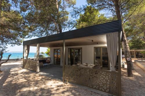 2 bedrooms, 4 beds