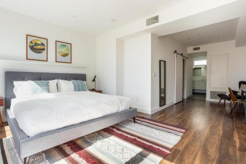 บริการและสิ่งอำนวยความสะดวก, Hollywood 3br nr coffee movies hiking LAX-1155 near สุสานฮอลลีวูด