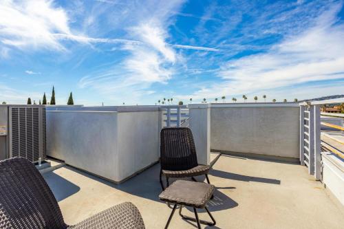 บริการและสิ่งอำนวยความสะดวก, Hollywood 3br nr coffee movies hiking LAX-1155 near สุสานฮอลลีวูด