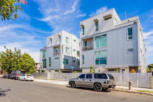 บริการและสิ่งอำนวยความสะดวก, Hollywood 3br nr coffee movies hiking LAX-1155 near สุสานฮอลลีวูด