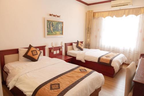2 twin beds