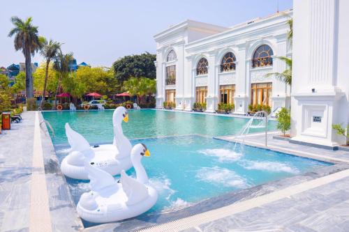 Hòa Nam Hotel, Nam Dương