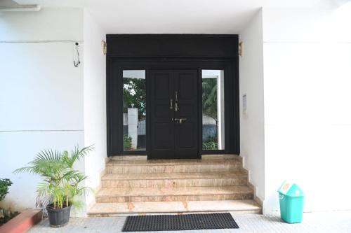 Royal Experiences Pearl House 6 Bed Room Villa with Private Pool, Panayur in Chennai
