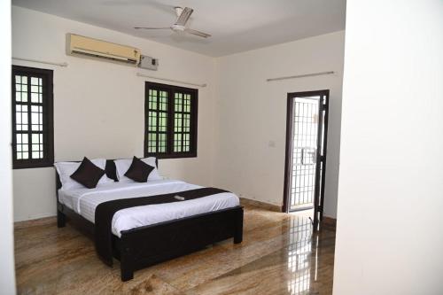 Royal Experiences Pearl House 6 Bed Room Villa with Private Pool, Panayur in Chennai