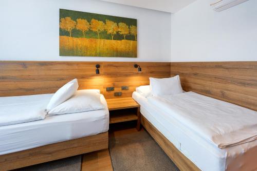 2 bedrooms, 3 beds