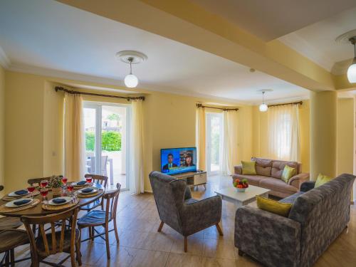 Sunset Beach Villas and Apartments - image 7