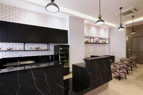 Alpine Boutique Pratunam - image 3