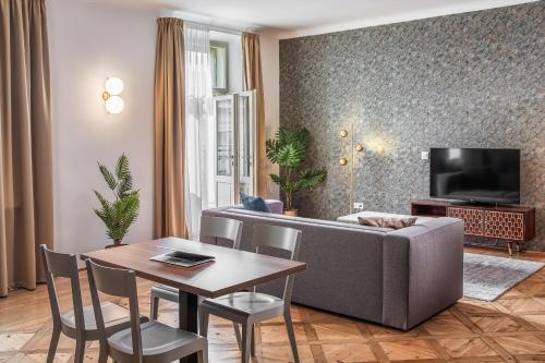 Hotel Golden Angel - image 11