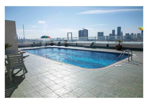 Wescott Plaza Hotel Apartments - Swimming pool