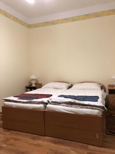 4 twin beds