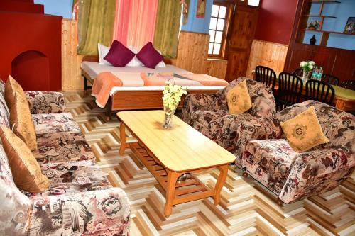 Guruchhaya hotel and cottages – Manali, PA