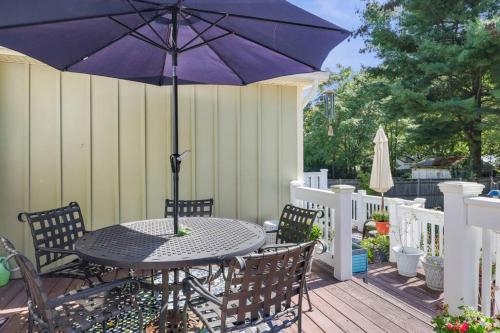A+ loc, 1/2mi 2 Aqua Turf, cozy & classy, sleeps 6 in Southington, USA