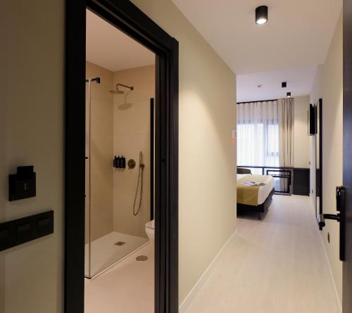 Twin Room with View image 8