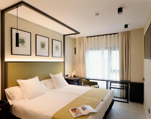 Twin Room with View image 9