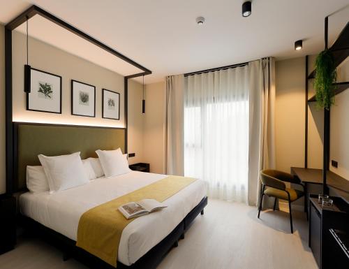 Double or Twin Room with View image 8