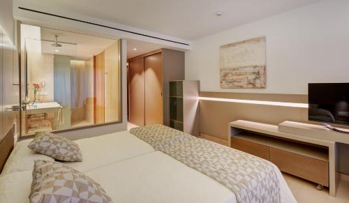 Double Room image 7