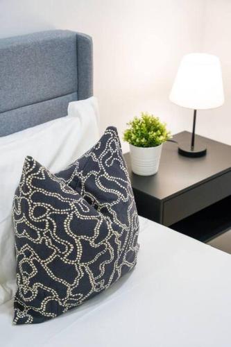 Berkeley Hills Retreat 6 BR/ 6 BA Berkeley Hills Retreat 6 BR/ 6 BA