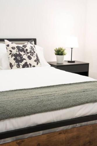 Berkeley Hills Retreat 6 BR/ 6 BA Berkeley Hills Retreat 6 BR/ 6 BA